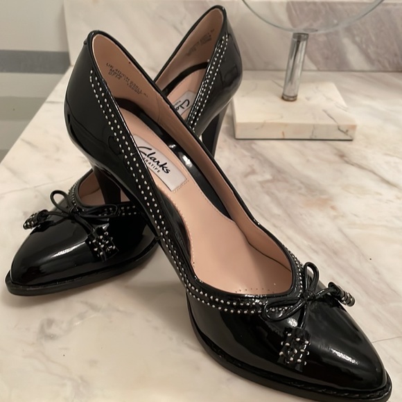 Clarks Narrative Black patent  Stack Heels with black & White bobbles size 51/2 - Picture 1 of 9